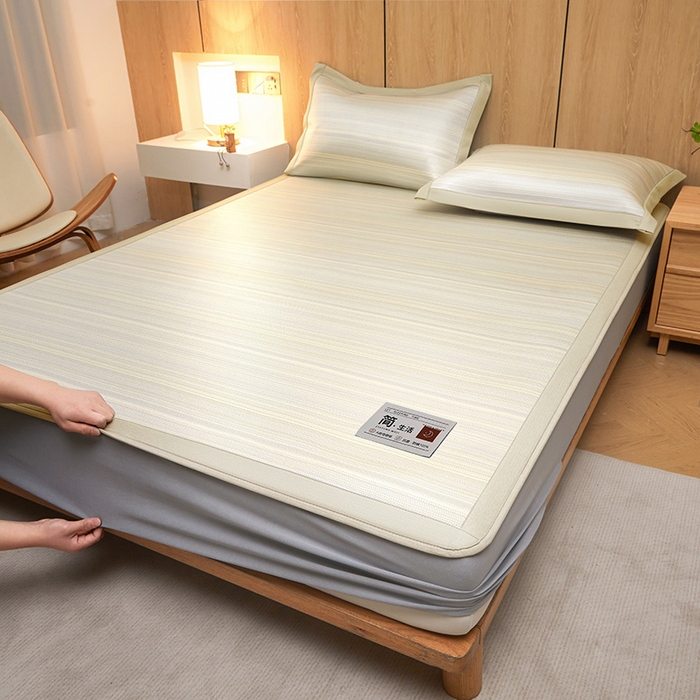 91家纺网 家纺一手货源 找家纺 全季家居 2025新款5A抗菌防螨仿草席冰藤席凉席席子 简生活-雅黄 床笠