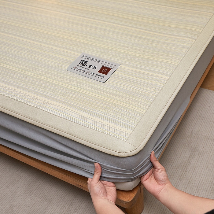 91家纺网 家纺一手货源 找家纺 全季家居 2025新款5A抗菌防螨仿草席冰藤席凉席席子 简生活-雅黄 床笠