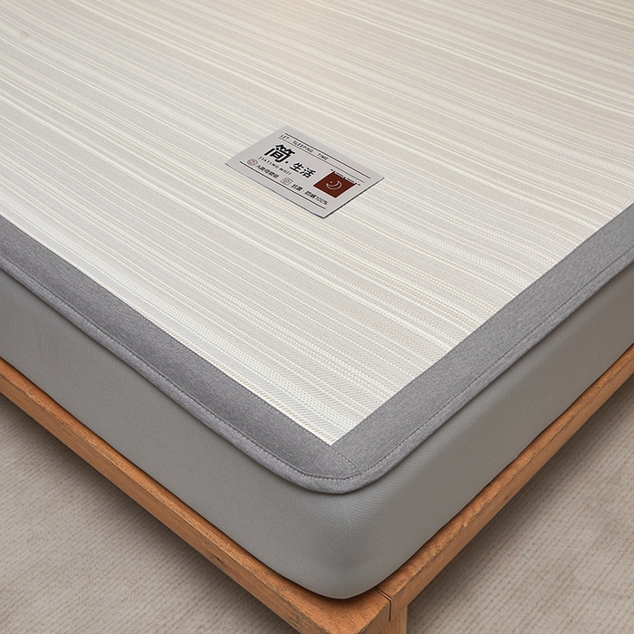 91家纺网 家纺一手货源 找家纺 全季家居 2025新款5A抗菌防螨仿草席冰藤席凉席席子 简生活-雅灰 床笠