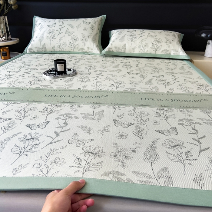 91家纺网 家纺一手货源 找家纺 全季家居 2025新款A类花卉系列数码印花冰藤席凉席席子 蝶舞秘境-水绿 床席