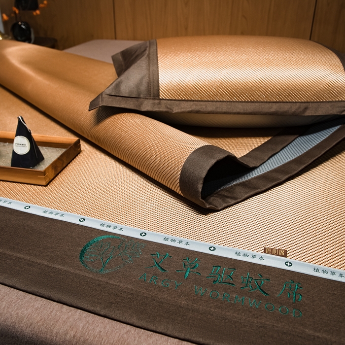 91家纺网 家纺一手货源 找家纺 全季家居 2025新款A类抗菌防螨艾草驱蚊冰藤席凉席席子 艾草-金色