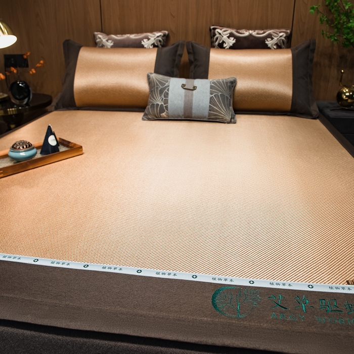 91家纺网 家纺一手货源 找家纺 全季家居 2025新款A类抗菌防螨艾草驱蚊冰藤席凉席席子 艾草-金色