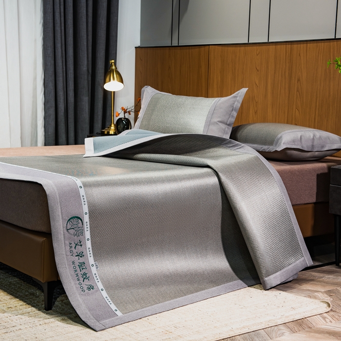 91家纺网 家纺一手货源 找家纺 全季家居 2025新款A类抗菌防螨艾草驱蚊冰藤席凉席席子 艾草-浅灰