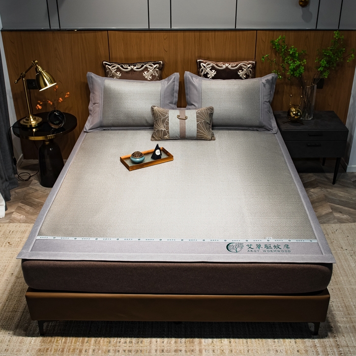 91家纺网 家纺一手货源 找家纺 全季家居 2025新款A类抗菌防螨艾草驱蚊冰藤席凉席席子 艾草-浅灰