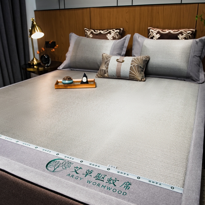 91家纺网 家纺一手货源 找家纺 全季家居 2025新款A类抗菌防螨艾草驱蚊冰藤席凉席席子 艾草-浅灰