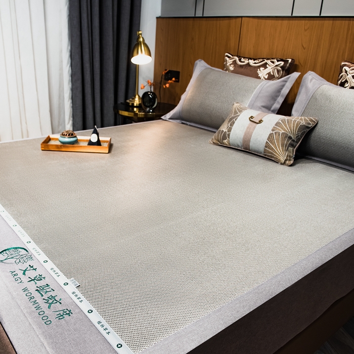91家纺网 家纺一手货源 找家纺 全季家居 2025新款A类抗菌防螨艾草驱蚊冰藤席凉席席子 艾草-浅灰