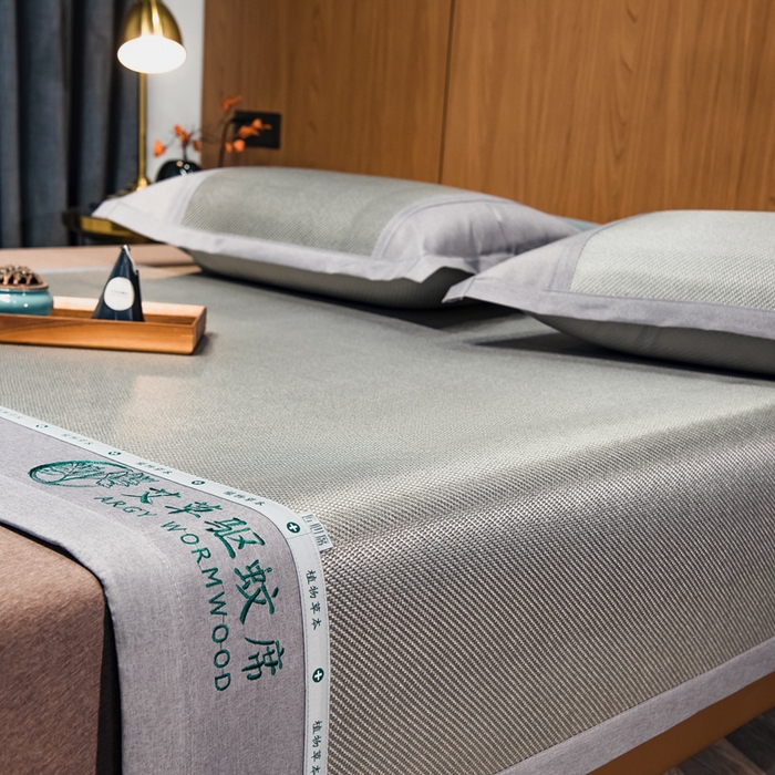 91家纺网 家纺一手货源 找家纺 全季家居 2025新款A类抗菌防螨艾草驱蚊冰藤席凉席席子 艾草-浅灰