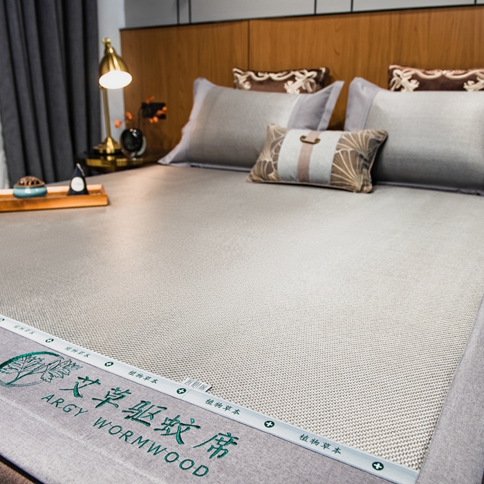 91家纺网 家纺一手货源 找家纺 全季家居 2025新款A类抗菌防螨艾草驱蚊冰藤席凉席席子 艾草-浅灰