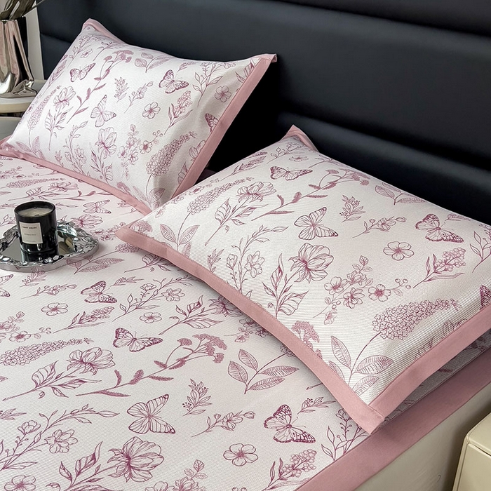 91家纺网 家纺一手货源 找家纺 全季家居 2025新款A类花卉系列数码印花冰藤席凉席席子 蝶舞秘境-淡粉 床席