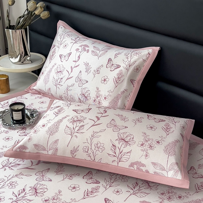 91家纺网 家纺一手货源 找家纺 全季家居 2025新款A类花卉系列数码印花冰藤席凉席席子 蝶舞秘境-淡粉 床席