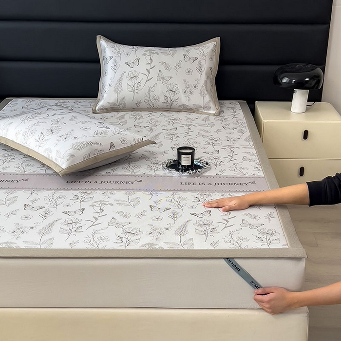 91家纺网 家纺一手货源 找家纺 全季家居 2025新款A类花卉系列数码印花冰藤席凉席席子 蝶舞秘境-浅咖 床席