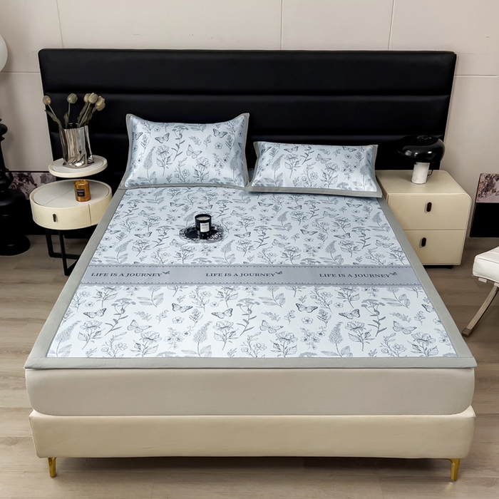 91家纺网 家纺一手货源 找家纺 全季家居 2025新款A类花卉系列数码印花冰藤席凉席席子 蝶舞秘境-浅蓝 床席