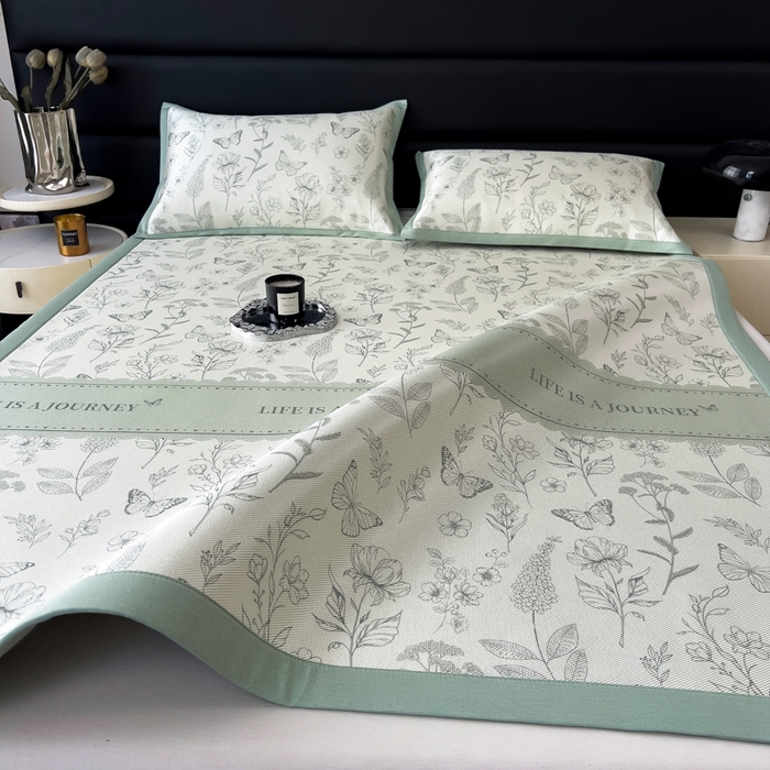 91家纺网 家纺一手货源 找家纺 全季家居 2025新款A类花卉系列数码印花冰藤席凉席席子 蝶舞秘境-水绿 床席