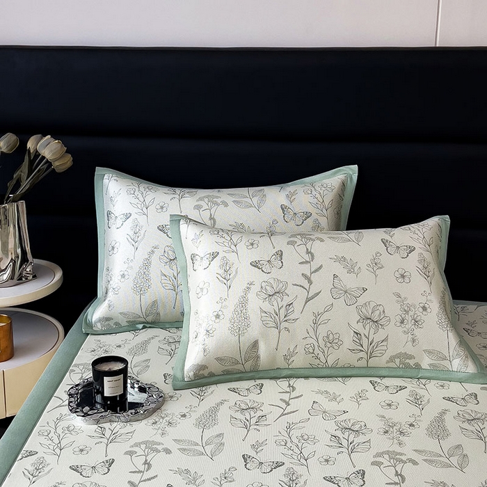 91家纺网 家纺一手货源 找家纺 全季家居 2025新款A类花卉系列数码印花冰藤席凉席席子 蝶舞秘境-水绿 床席