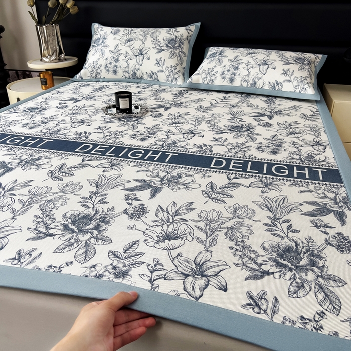 91家纺网 家纺一手货源 找家纺 全季家居 2025新款A类花卉系列数码印花冰藤席凉席席子 繁花物语-深蓝 床席