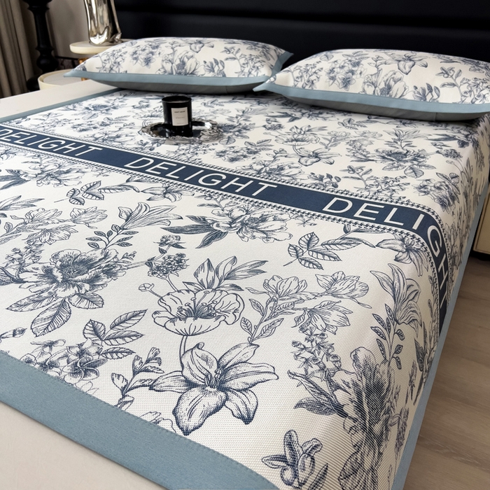 91家纺网 家纺一手货源 找家纺 全季家居 2025新款A类花卉系列数码印花冰藤席凉席席子 繁花物语-深蓝 床席