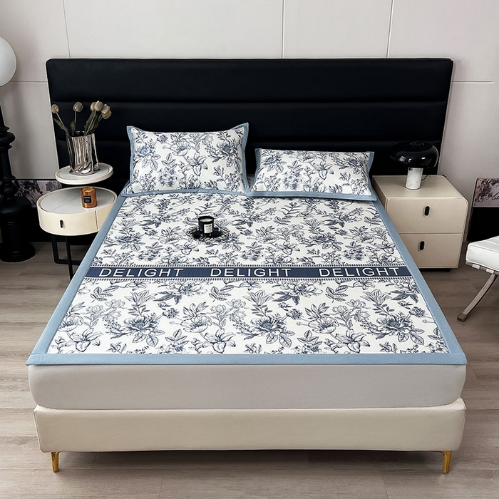 91家纺网 家纺一手货源 找家纺 全季家居 2025新款A类花卉系列数码印花冰藤席凉席席子 繁花物语-深蓝 床席