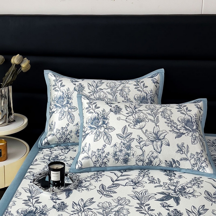 91家纺网 家纺一手货源 找家纺 全季家居 2025新款A类花卉系列数码印花冰藤席凉席席子 繁花物语-深蓝 床席