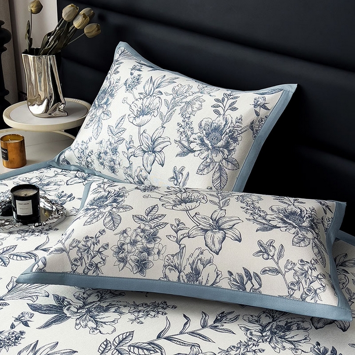 91家纺网 家纺一手货源 找家纺 全季家居 2025新款A类花卉系列数码印花冰藤席凉席席子 繁花物语-深蓝 床席