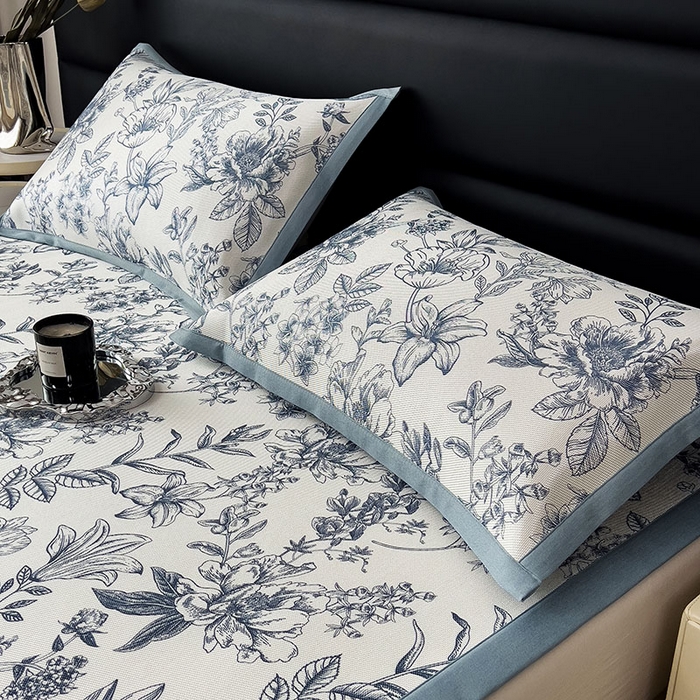 91家纺网 家纺一手货源 找家纺 全季家居 2025新款A类花卉系列数码印花冰藤席凉席席子 繁花物语-深蓝 床席