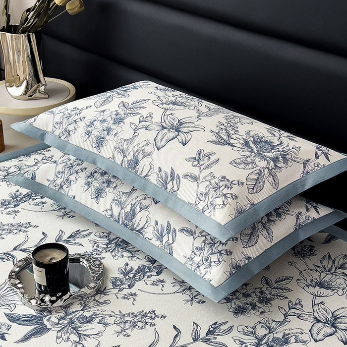 91家纺网 家纺一手货源 找家纺 全季家居 2025新款A类花卉系列数码印花冰藤席凉席席子 繁花物语-深蓝 床席