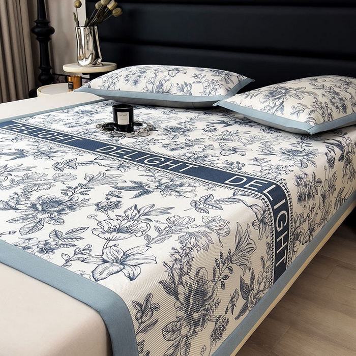 91家纺网 家纺一手货源 找家纺 全季家居 2025新款A类花卉系列数码印花冰藤席凉席席子 繁花物语-深蓝 床席