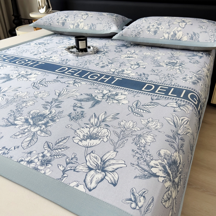 91家纺网 家纺一手货源 找家纺 全季家居 2025新款A类花卉系列数码印花冰藤席凉席席子 繁花物语-天蓝 床席