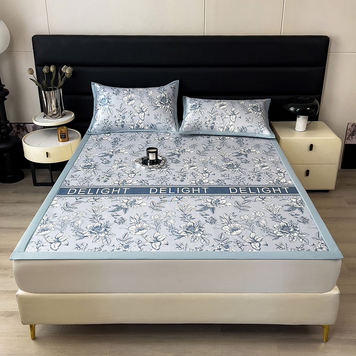 91家纺网 家纺一手货源 找家纺 全季家居 2025新款A类花卉系列数码印花冰藤席凉席席子 繁花物语-天蓝 床席