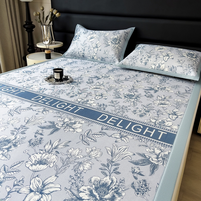 91家纺网 家纺一手货源 找家纺 全季家居 2025新款A类花卉系列数码印花冰藤席凉席席子 繁花物语-天蓝 床席