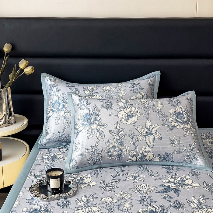 91家纺网 家纺一手货源 找家纺 全季家居 2025新款A类花卉系列数码印花冰藤席凉席席子 繁花物语-天蓝 床席