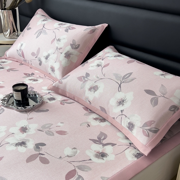 91家纺网 家纺一手货源 找家纺 全季家居 2025新款A类花卉系列数码印花冰藤席凉席席子 花漫舞曲-淡粉 床席