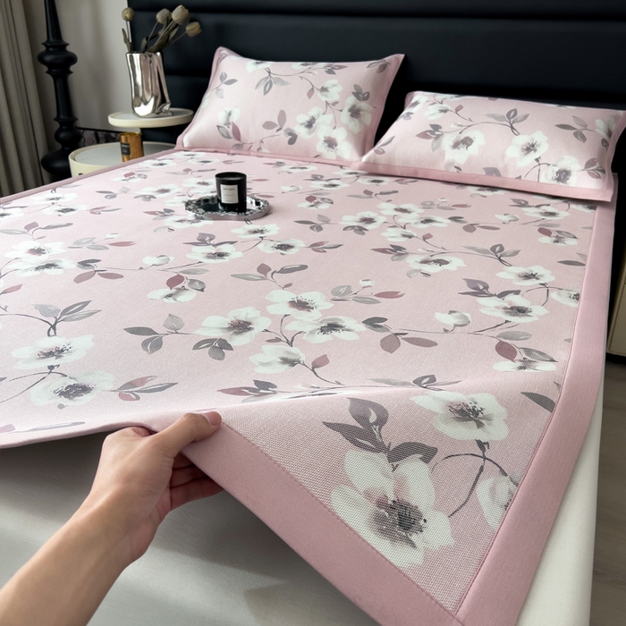 91家纺网 家纺一手货源 找家纺 全季家居 2025新款A类花卉系列数码印花冰藤席凉席席子 花漫舞曲-淡粉 床席