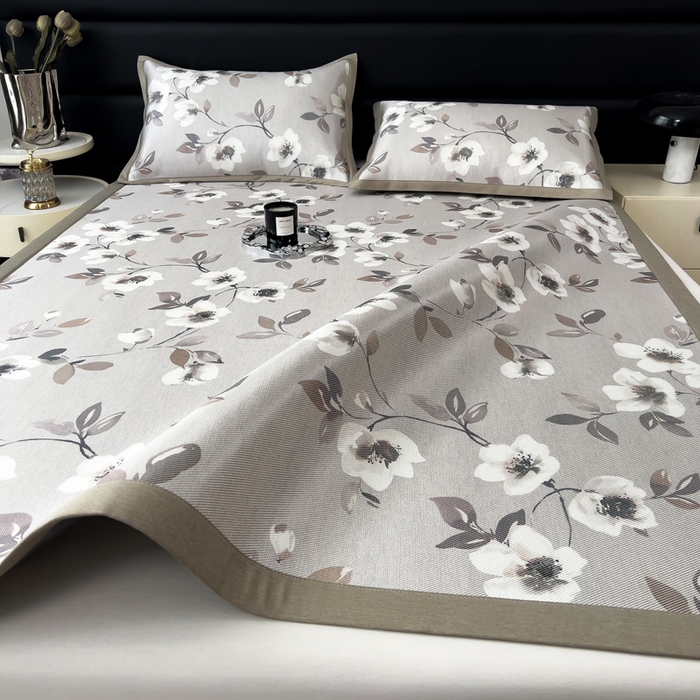 91家纺网 家纺一手货源 找家纺 全季家居 2025新款A类花卉系列数码印花冰藤席凉席席子 花漫舞曲-浅咖 床席