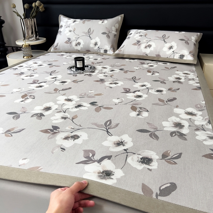 91家纺网 家纺一手货源 找家纺 全季家居 2025新款A类花卉系列数码印花冰藤席凉席席子 花漫舞曲-浅咖 床席