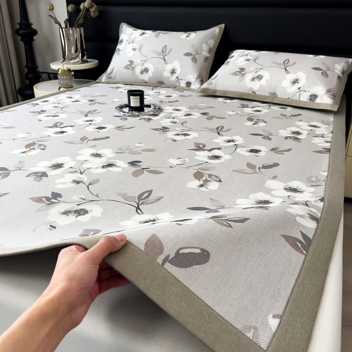 91家纺网 家纺一手货源 找家纺 全季家居 2025新款A类花卉系列数码印花冰藤席凉席席子 花漫舞曲-浅咖 床席