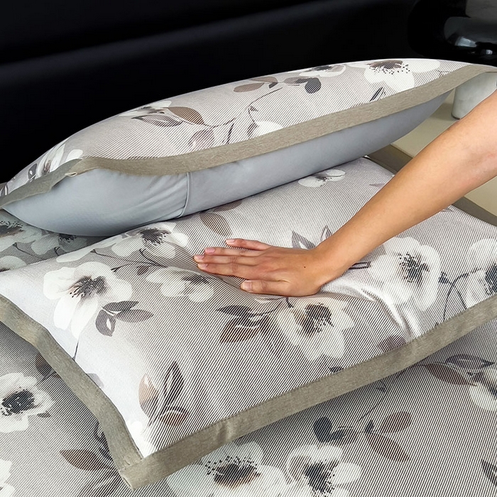 91家纺网 家纺一手货源 找家纺 全季家居 2025新款A类花卉系列数码印花冰藤席凉席席子 花漫舞曲-浅咖 床席