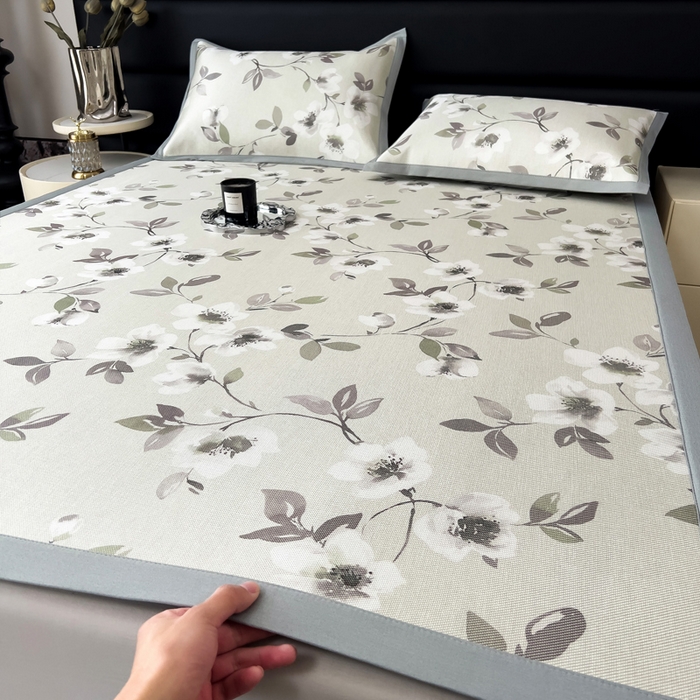 91家纺网 家纺一手货源 找家纺 全季家居 2025新款A类花卉系列数码印花冰藤席凉席席子 花漫舞曲-水绿 床席