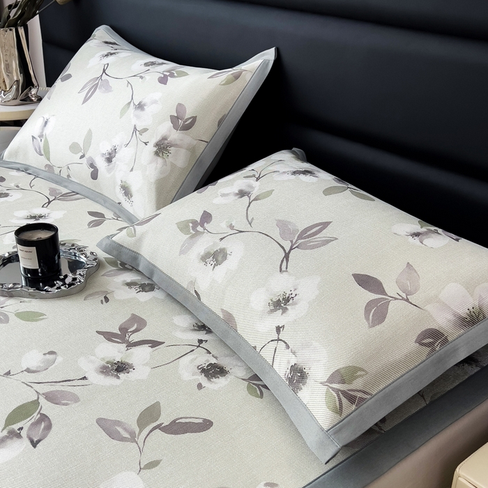 91家纺网 家纺一手货源 找家纺 全季家居 2025新款A类花卉系列数码印花冰藤席凉席席子 花漫舞曲-水绿 床席