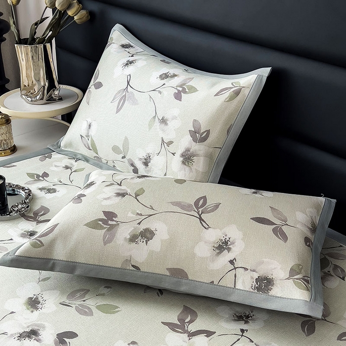 91家纺网 家纺一手货源 找家纺 全季家居 2025新款A类花卉系列数码印花冰藤席凉席席子 花漫舞曲-水绿 床席