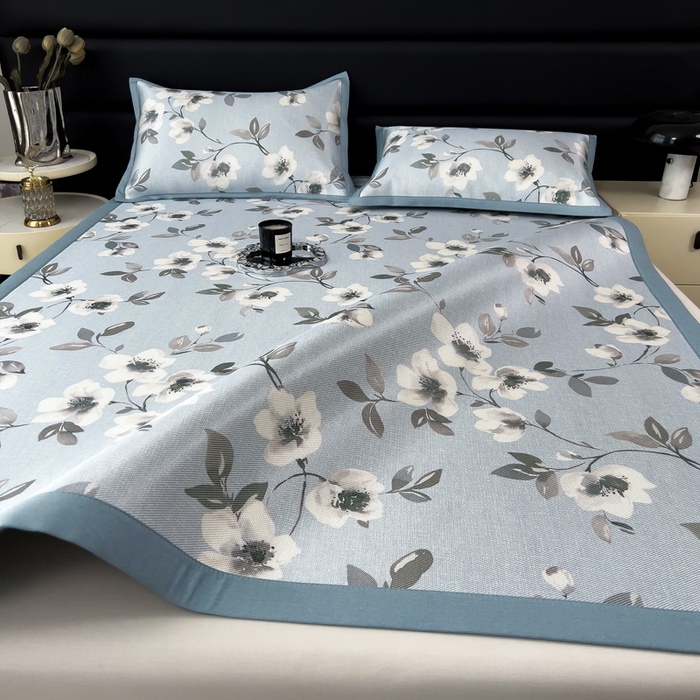 91家纺网 家纺一手货源 找家纺 全季家居 2025新款A类花卉系列数码印花冰藤席凉席席子 花漫舞曲-天蓝 床席