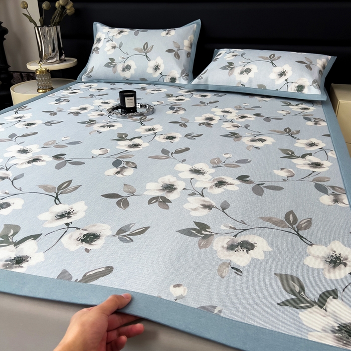 91家纺网 家纺一手货源 找家纺 全季家居 2025新款A类花卉系列数码印花冰藤席凉席席子 花漫舞曲-天蓝 床席