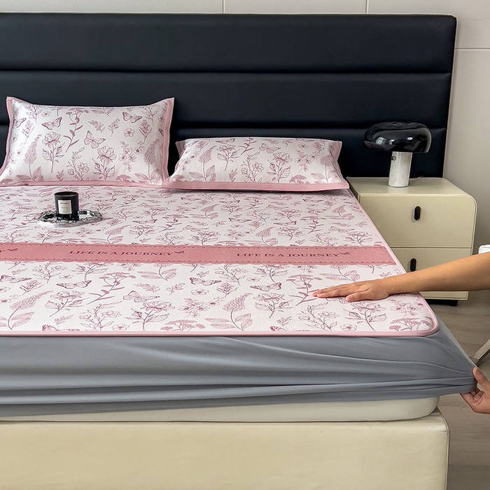 91家纺网 家纺一手货源 找家纺 全季家居 2025新款A类花卉系列数码印花冰藤席凉席席子 蝶舞秘境-淡粉 床笠