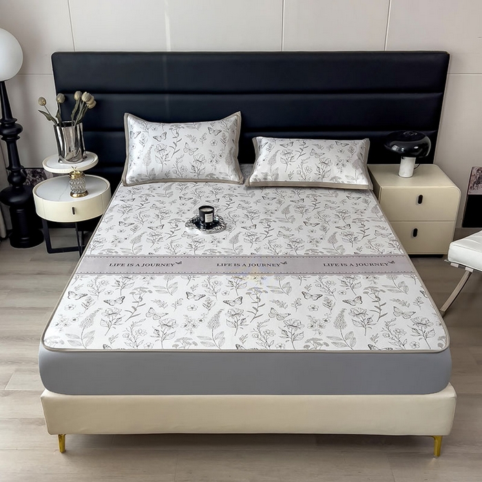 91家纺网 家纺一手货源 找家纺 全季家居 2025新款A类花卉系列数码印花冰藤席凉席席子 蝶舞秘境-浅咖 床笠