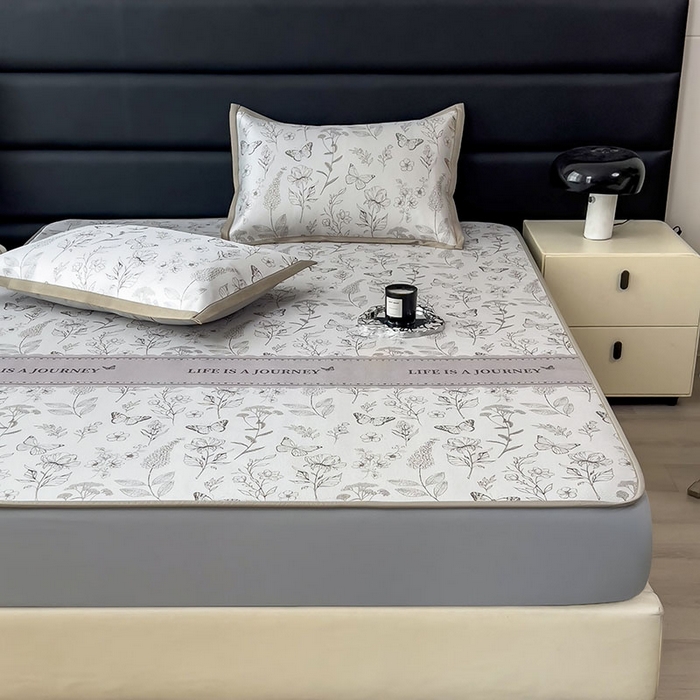 91家纺网 家纺一手货源 找家纺 全季家居 2025新款A类花卉系列数码印花冰藤席凉席席子 蝶舞秘境-浅咖 床笠