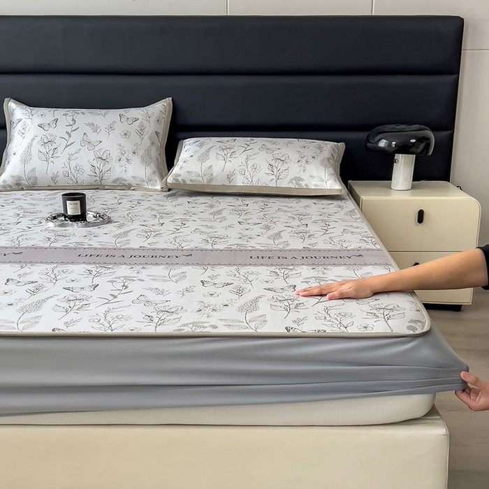 91家纺网 家纺一手货源 找家纺 全季家居 2025新款A类花卉系列数码印花冰藤席凉席席子 蝶舞秘境-浅咖 床笠