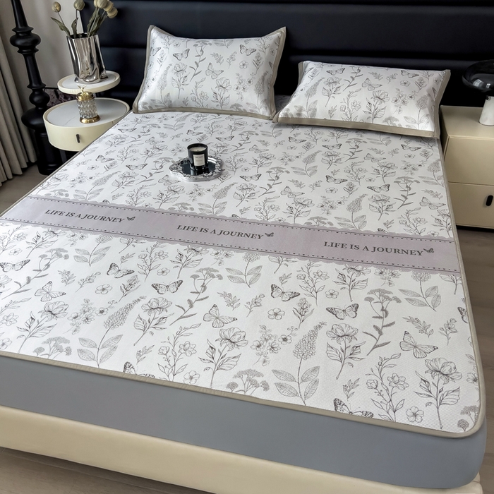 91家纺网 家纺一手货源 找家纺 全季家居 2025新款A类花卉系列数码印花冰藤席凉席席子 蝶舞秘境-浅咖 床笠