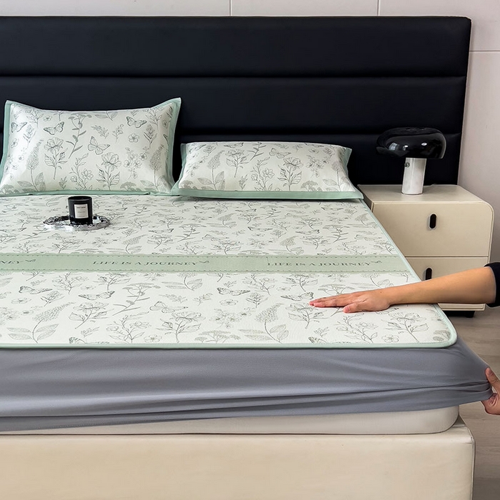 91家纺网 家纺一手货源 找家纺 全季家居 2025新款A类花卉系列数码印花冰藤席凉席席子 蝶舞秘境-水绿 床笠