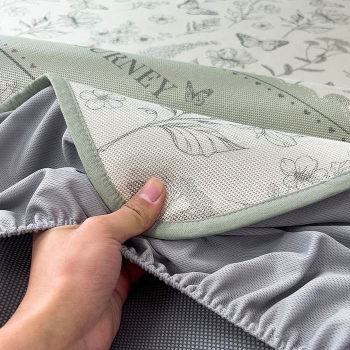 91家纺网 家纺一手货源 找家纺 全季家居 2025新款A类花卉系列数码印花冰藤席凉席席子 蝶舞秘境-水绿 床笠