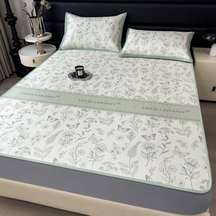 91家纺网 家纺一手货源 找家纺 全季家居 2025新款A类花卉系列数码印花冰藤席凉席席子 蝶舞秘境-水绿 床笠