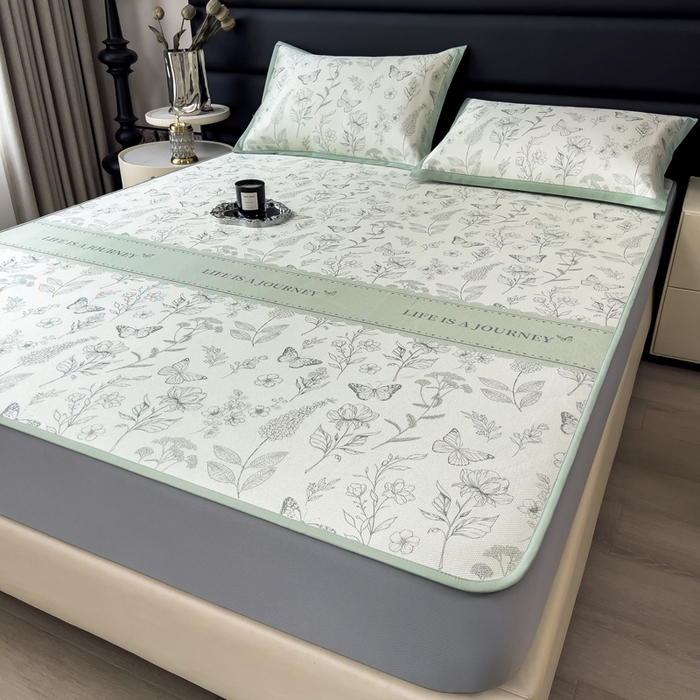 91家纺网 家纺一手货源 找家纺 全季家居 2025新款A类花卉系列数码印花冰藤席凉席席子 蝶舞秘境-水绿 床笠